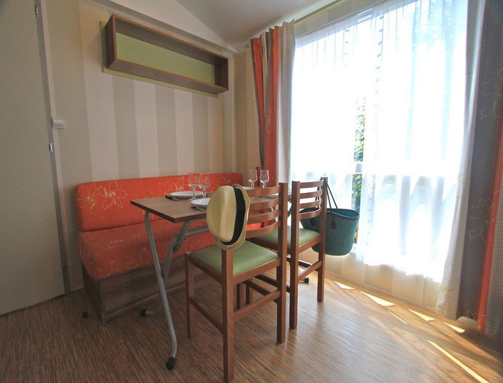 Camping Les Sables Blancs 콩카르노 객실 사진